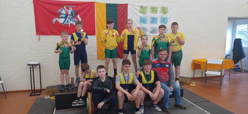 Jaunieji atletai Anykščiuose matavosi prizines vietas