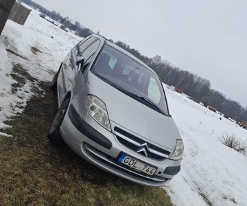 „Citroen C8“