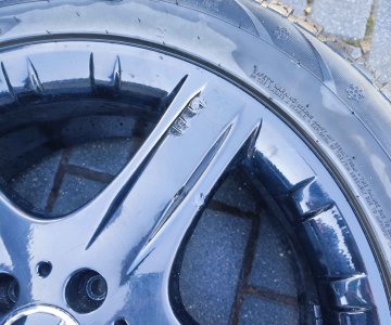 „Mercedes“ R19 ratlankiai su žieminėmis padangomis