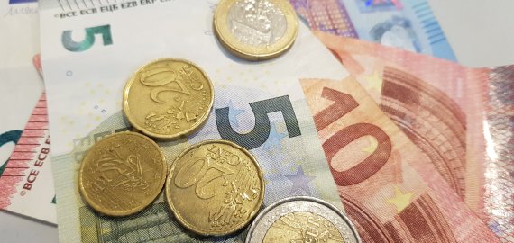 Įspėjimas nepasitikėti asmenimis siūlančiais papildomą darbą: jie gali būti internetiniai sukčiai