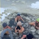 Ruoniai taškosi ir Rokiškyje: kiekvieną sekmadienį juos sutiksite miesto ežero pakrantėje  