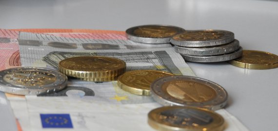 Du sprendimai dėl pensijų: apie ką turi pagalvoti iki šiol kaupę ir mažai uždirbantys