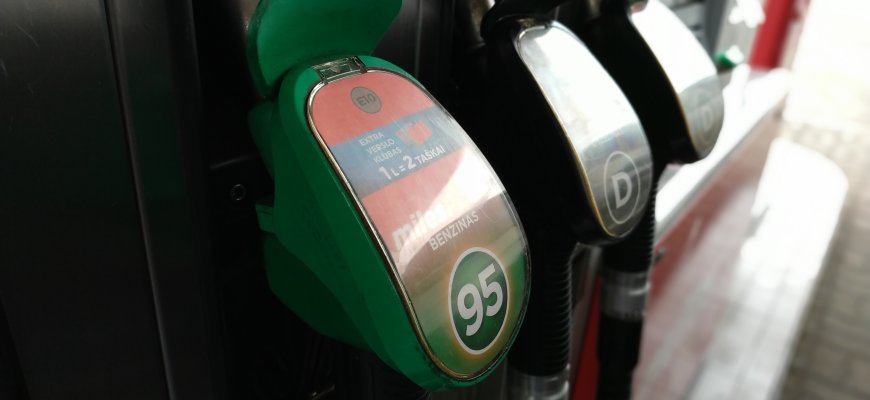 Seimas: laikinai metams mažinamas akcizo augimas dyzelinui ir kitoms kuro rūšims