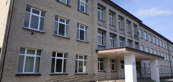 Panemunėlio pagrindinė mokykla - daugiafunkcinis centras kviečia suaugusius mokytis menų studijoje