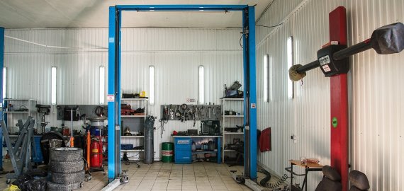 Paklausiausi mokslai profesinėse mokyklose: automobilių mechaniko, apdailininko ir kirpėjo