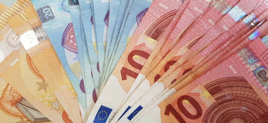 Iš Rokiškyje gyvenančios senolės sukčiai išviliojo beveik 12 000 eurų
