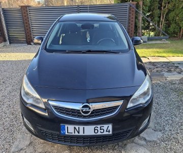 „Ford C MAX Grand“, „Opel Astra“