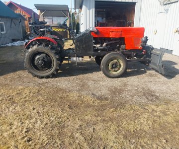 Savos gamybos traktorius 