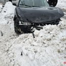 Didžiulė avarija Kauno gatvėje: „BMW“ įlėkė į privatų kiemą (foto+video)