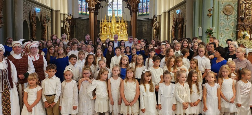 Mėnesį trukusį festivalį vainikavo R. Lymano muzikos mokyklos auklėtinių koncertas (foto)