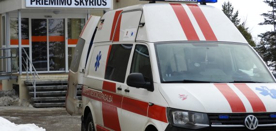 Visus medikus nuo COVID-19 tikimasi paskiepyti per sausį