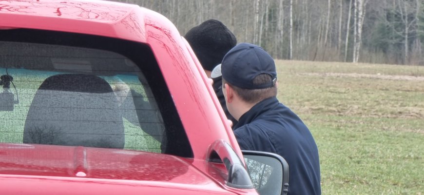 Gelbėjo automobilyje užsirakinusią mergaitę
