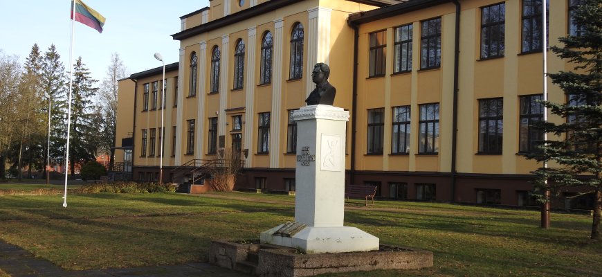 Vėlinamos kai kurių brandos egzaminų, įskaitų ir dešimtokų pasiekimų patikrinimų datos
