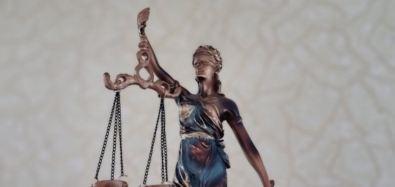 Advokatai tris savaites nemokamai konsultuos nepasiturinčius gyventojus