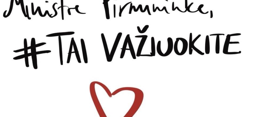 Įskaudinti medikai išėjo į gatves: mus apgavo