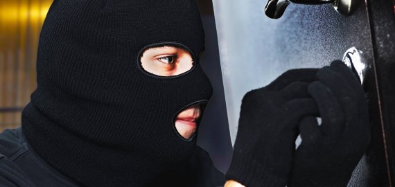 Obelių seniūnijoje apšvarintas sandėlis