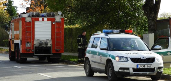 Neblaivus vairuotojas įmonės automobiliu sužalojo kitą vairuotoją