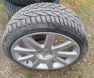 Ratai R18 su padangomis