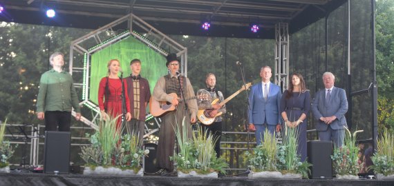 Valstybės diena Velykalnio parke: mero padėkos ir „Tautiška giesmė“ (video +foto)