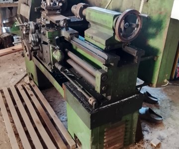 Metalo tekinimo staklės