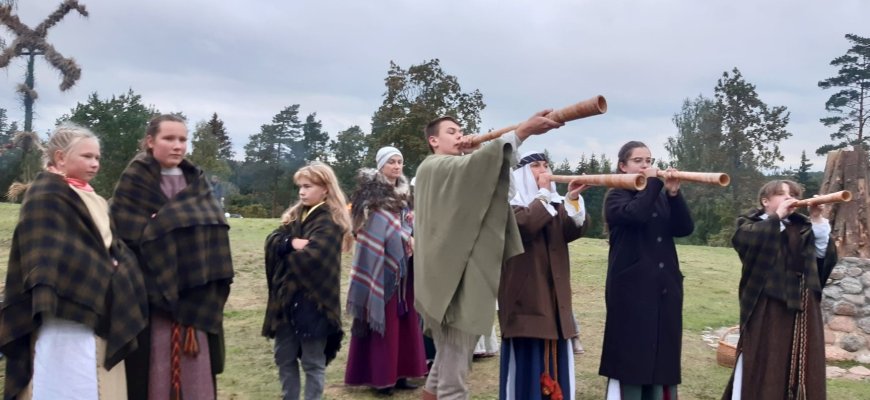 Baltų diena ant Moškėnų piliakalnio (foto)