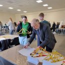 J. Tūbelio progimnazijoje vėl pakibo makaronų tiltai: šiais metais pasiekta 5 kg apkrova (foto)