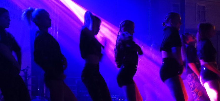 Naktiniams klubams nesilaikant saugumo, Vyriausybė žada riboti jų darbo laiką