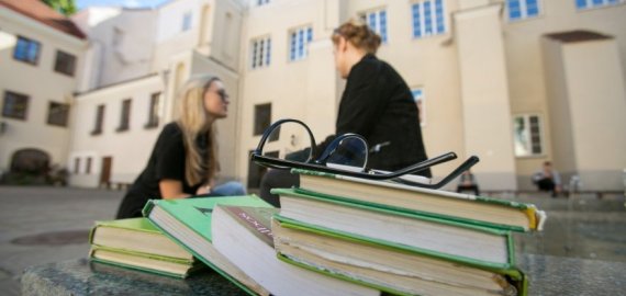 Studijos užsienyje: kainos, populiariausios vietos ir kodėl kai kuriems šios durys – užtrenktos 