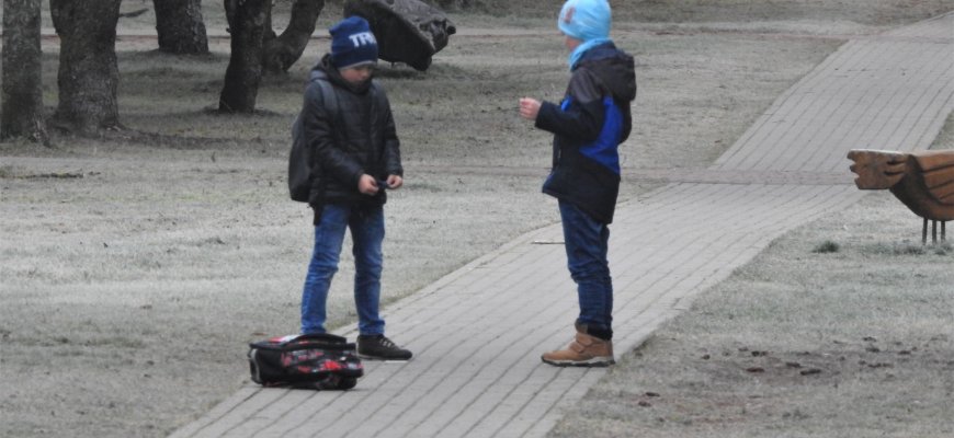 Nuo pirmadienio rajono pradinukai grįžta į mokyklas