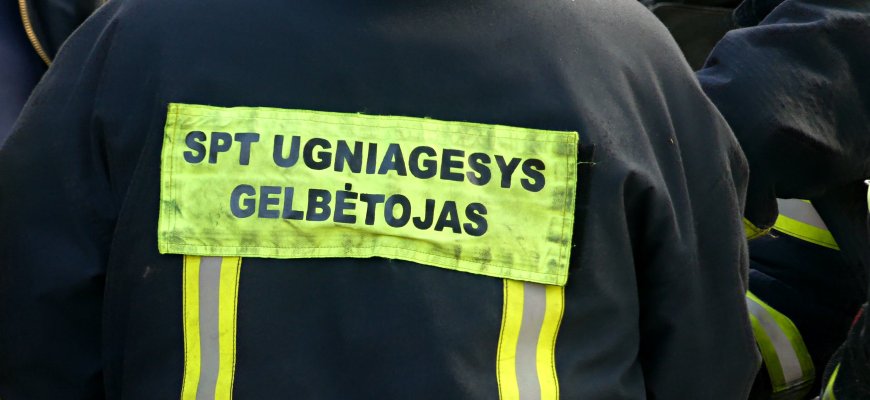 Kamine degė suodžiai