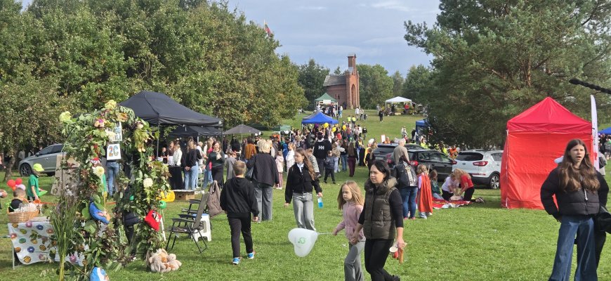 Tradicija, jungianti kartas: Velykalnyje nuskambėjo J. Tūbelio progimnazijos bendruomenės šventė (video+foto) 