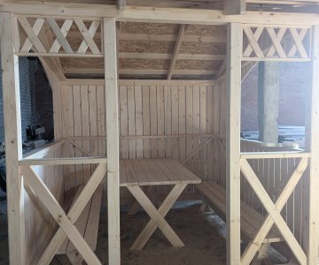 Nauja medinė pavėsinė