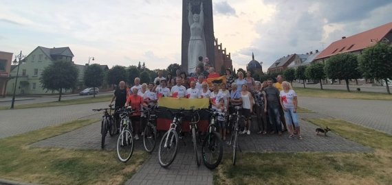 Rokiškėnai dviračiais pasiryžo įveikti 1000 km.  Baltijos kelio 30-osioms metinėms paminėti