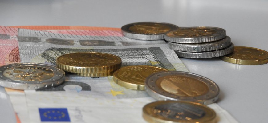 Du sprendimai dėl pensijų: apie ką turi pagalvoti iki šiol kaupę ir mažai uždirbantys