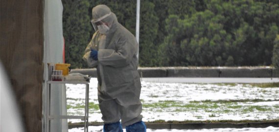 Periodiškai tikrintis dėl COVID-19 turės švietimo, medicinos ir vaistinių darbuotojai:  privaloma tikrinimosi tvarka įsigalios jau šeštadienį