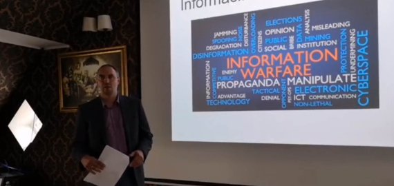 Paskaita apie informacinį karą ir netikras naujienas sulaukė didelio rokiškėnų dėmesio (video)