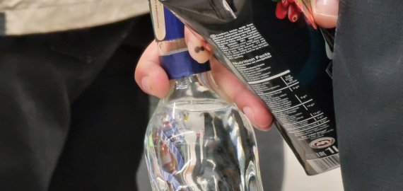 Vyriausybė siūlo leisti vartoti stiprųjį alkoholį 18-mečiams
