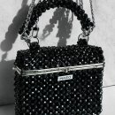 „Beveik rokiškietės“ seserys Aistė ir Dovilė veria įspūdingas karoliukų rankines (foto)