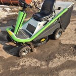 Sėdima žoliapjovė