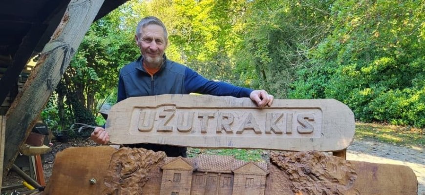 Keturi išskirtiniai R. Kaminsko suolai papuošė parką Prancūzijoje (foto)