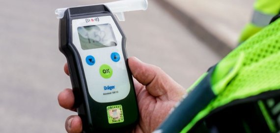 Siūloma mažinti vairuotojams leistiną alkoholio ribą iki 0,3 promilės