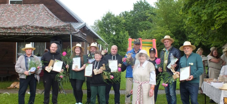 Tradicijos gyvos: Konstantinavos bendruomenė sukvietė į tradicines šienpjovių varžytuves (foto)