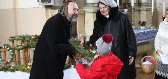 Aleksandravėlėje vyko Adventinių vainikų pynimas ir susikaupimo valandėlė bažnyčioje