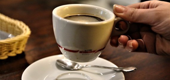 Restoranų, kavinių viduje tarp stalų – 2 metrų atstumas