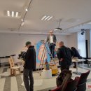 Pro bibliotekos langus žvelgia E. Raugo peizažai (foto)