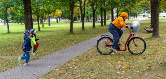 Darželinukai minėjo dieną be automobilio (video+foto)