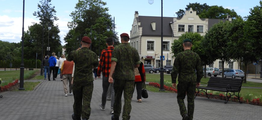 Vaikų besilaukiantys ar mažus vaikus auginantys šauktiniai galės atsidėti tarnybą