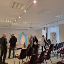 Pro bibliotekos langus žvelgia E. Raugo peizažai (foto)