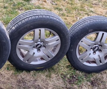 R15 ratai su padangomis