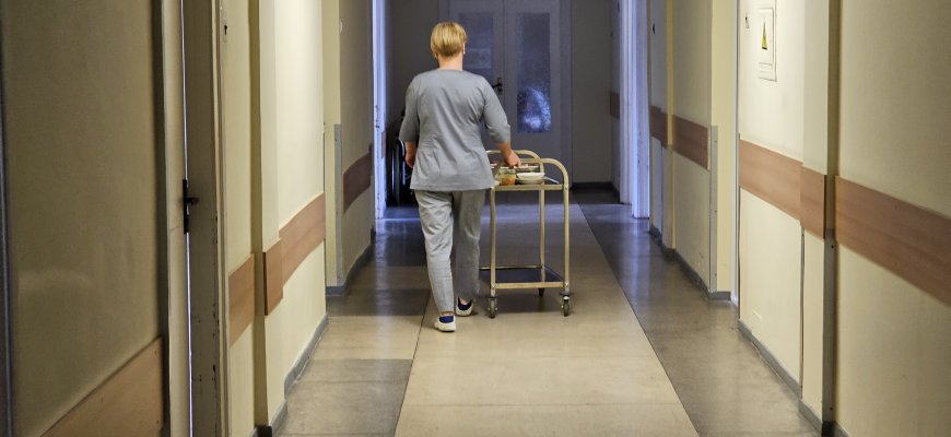 Dviguba nesėkmė: Rokiškio ligoninėje atsidūrusi neįgali senjorė namo grįžo dar labiau negaluojanti